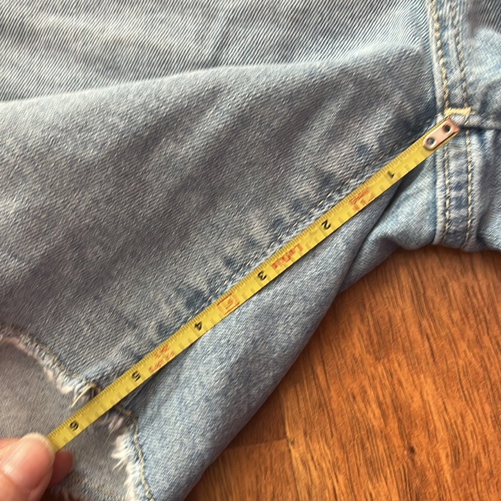 BNWOT light stone wash mid rise Levi’s shorts - Picture 12 of 16